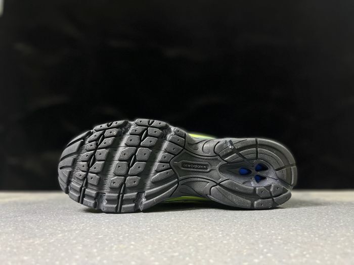 New Balance 740