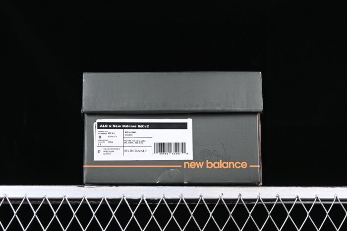 New Balance 860