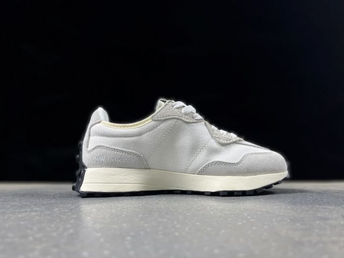 New Balance 327