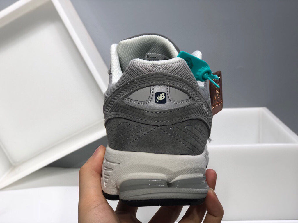 New Balance 860