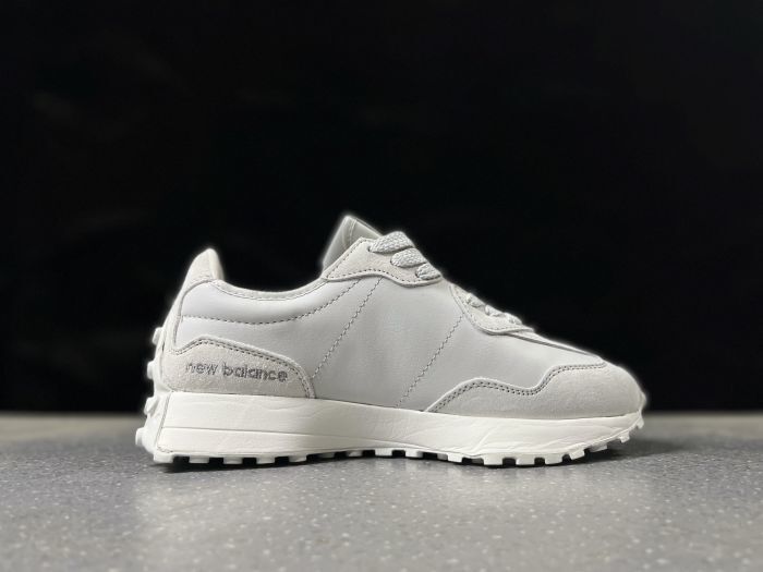 New Balance 327