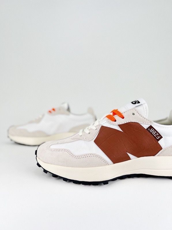 New Balance 327