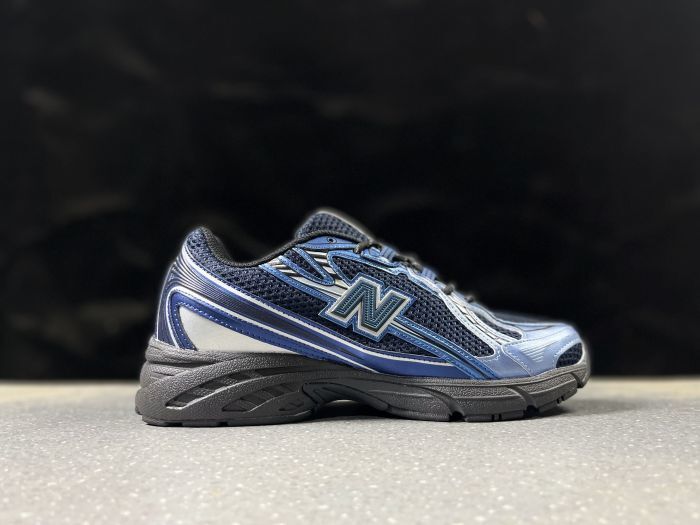 New Balance 740