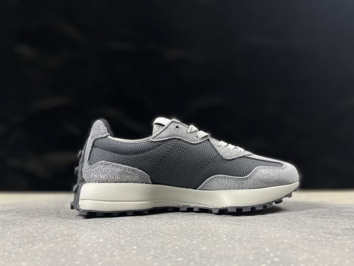 New Balance 327