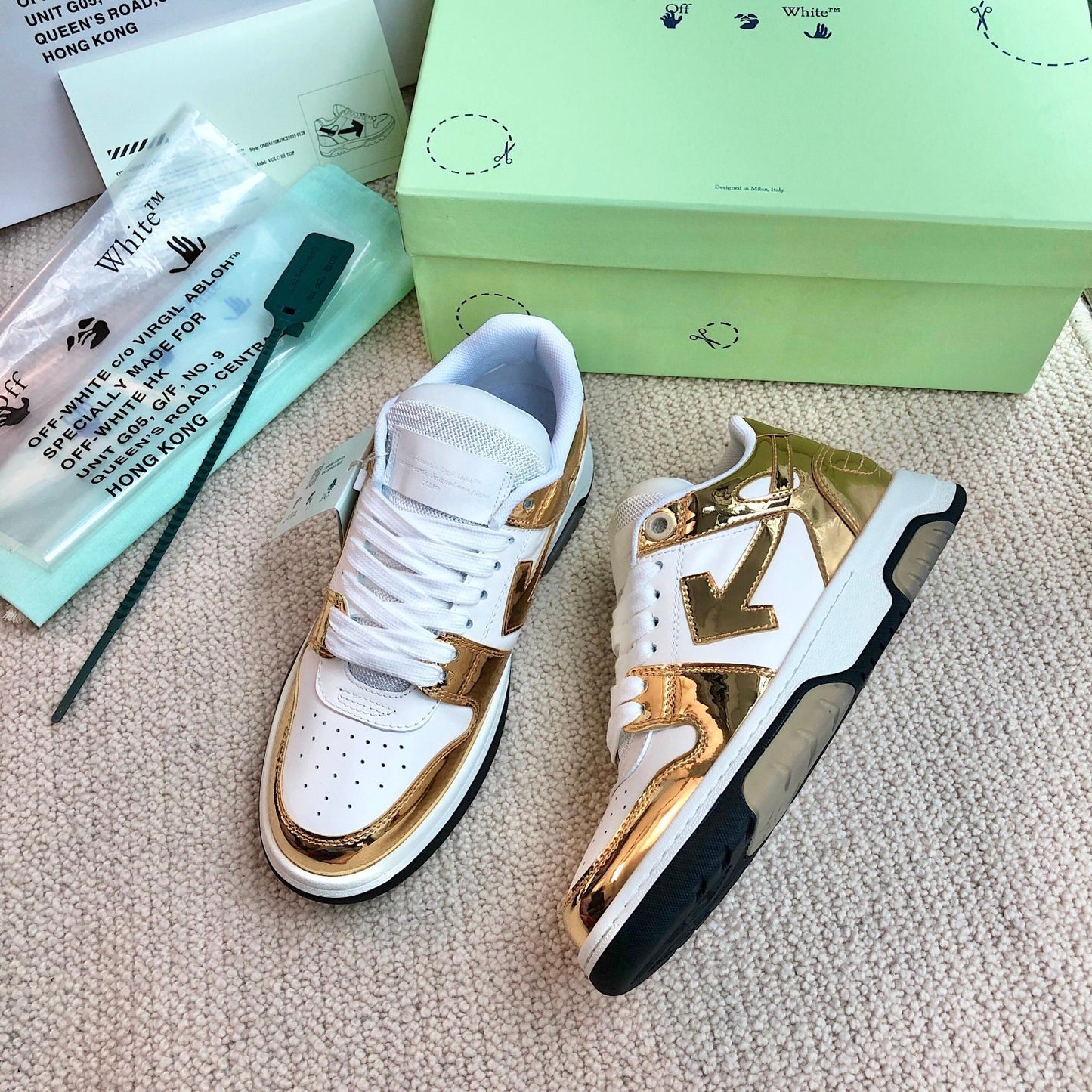 OFF-White Out of office