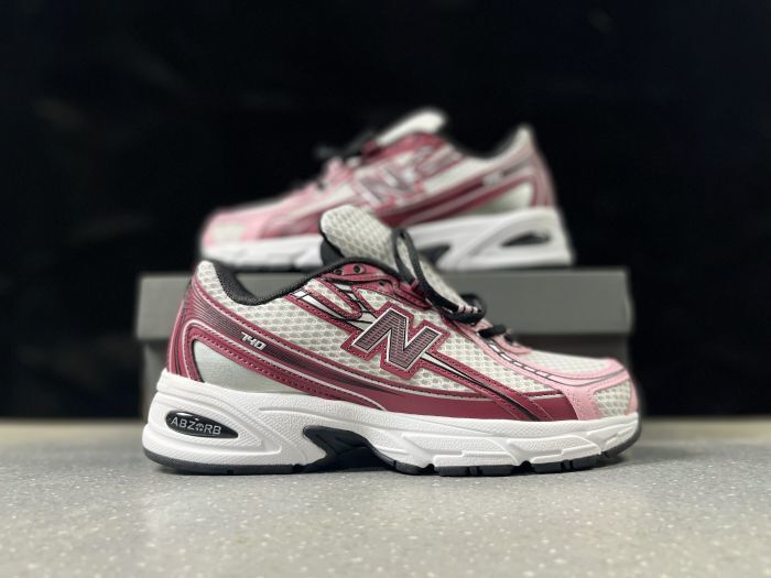 New Balance 740