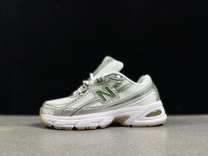 New Balance 740