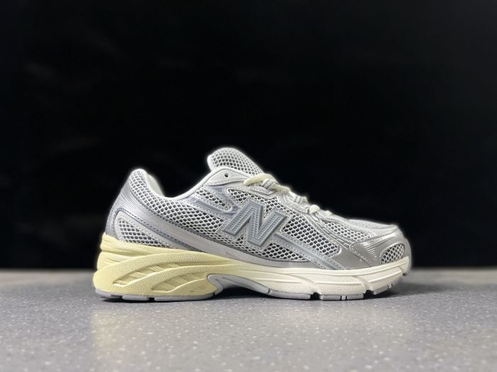 New Balance 740