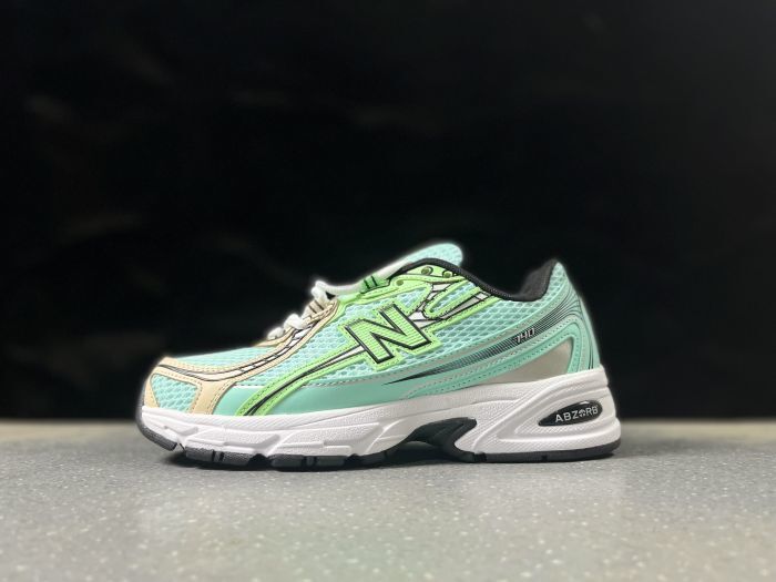 New Balance 740