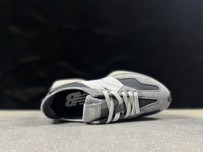 New Balance 327