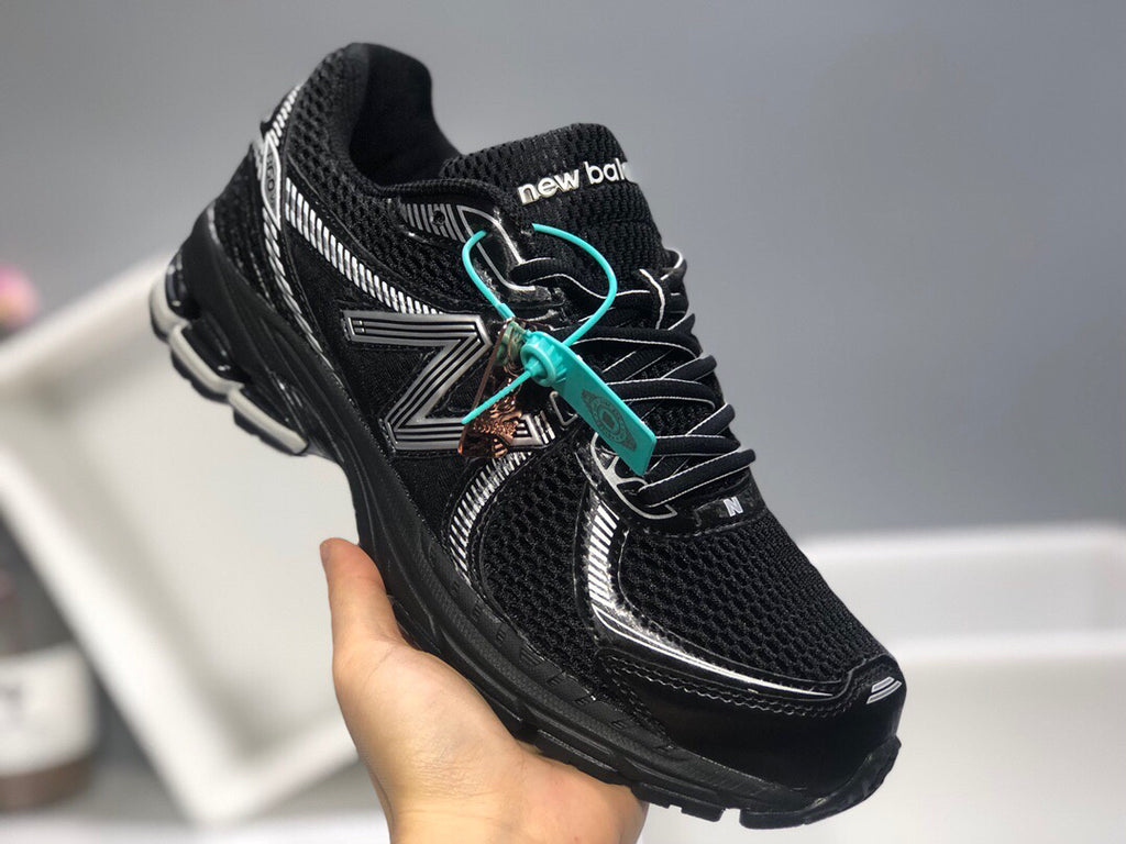 New Balance 860