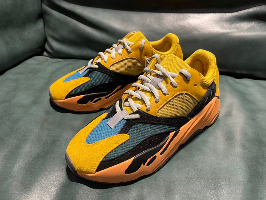 Adidas Solar Flare 700