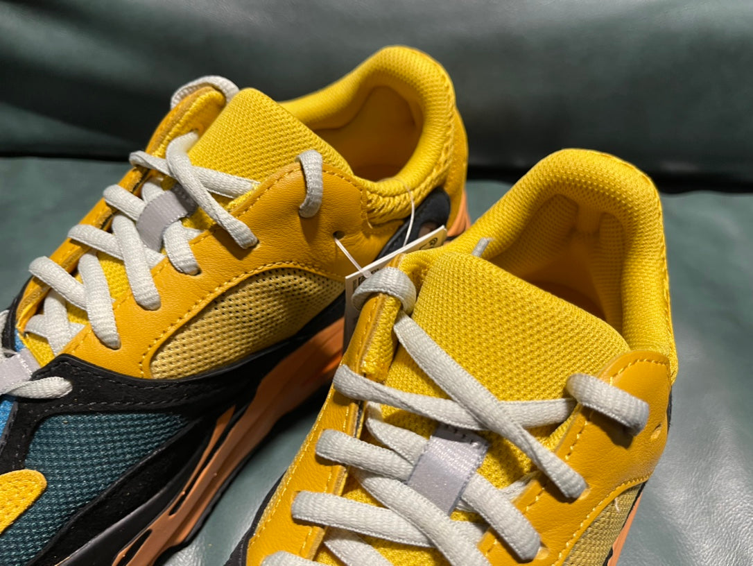 Adidas Solar Flare 700