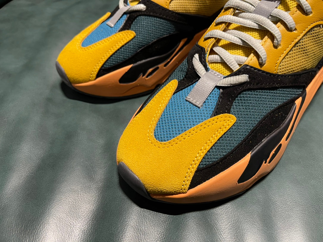 Adidas Solar Flare 700