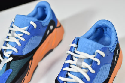 Adidas Bright Wave 700