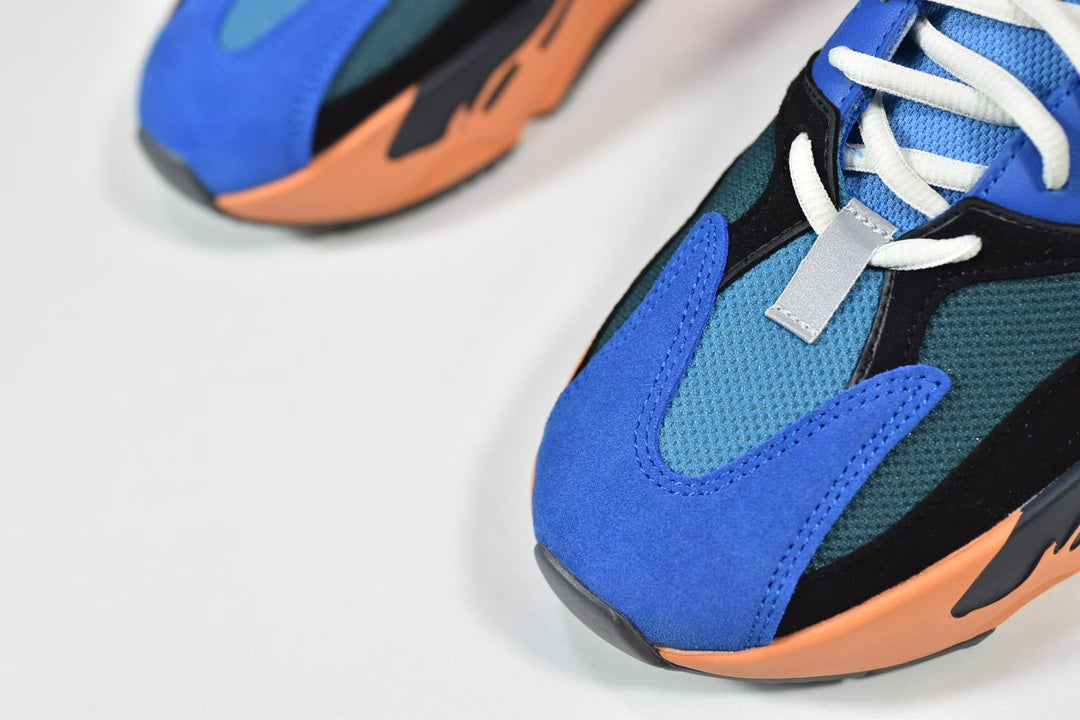 Adidas Bright Wave 700