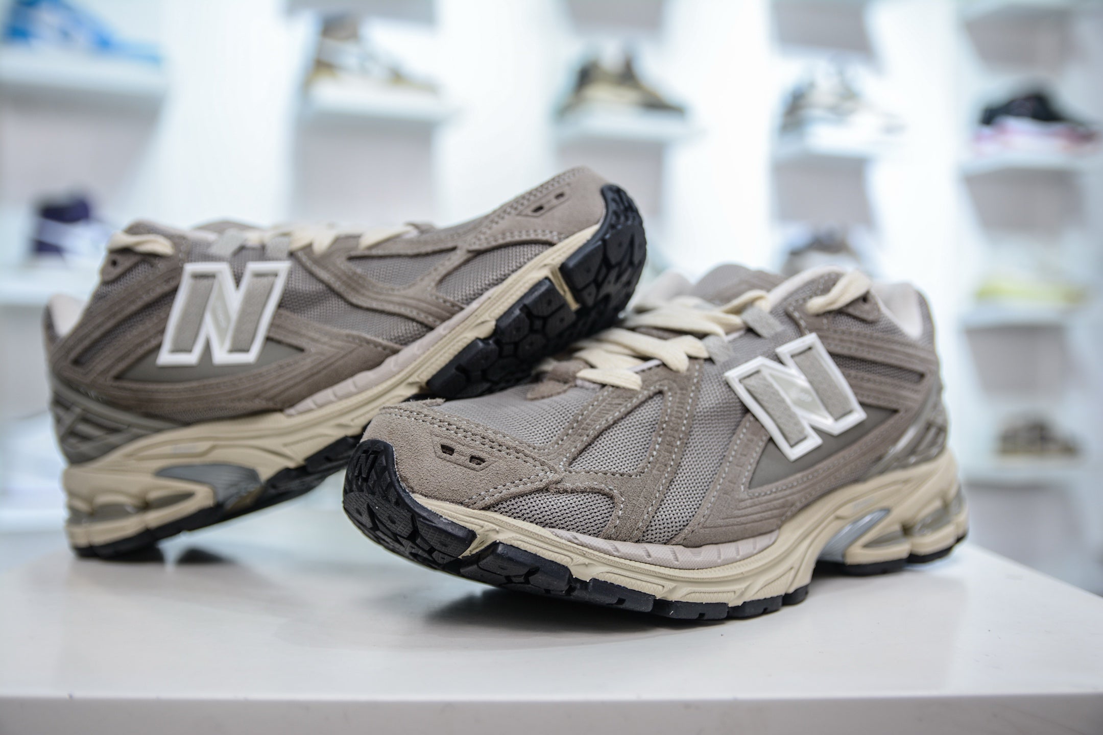 New Balance 1906R