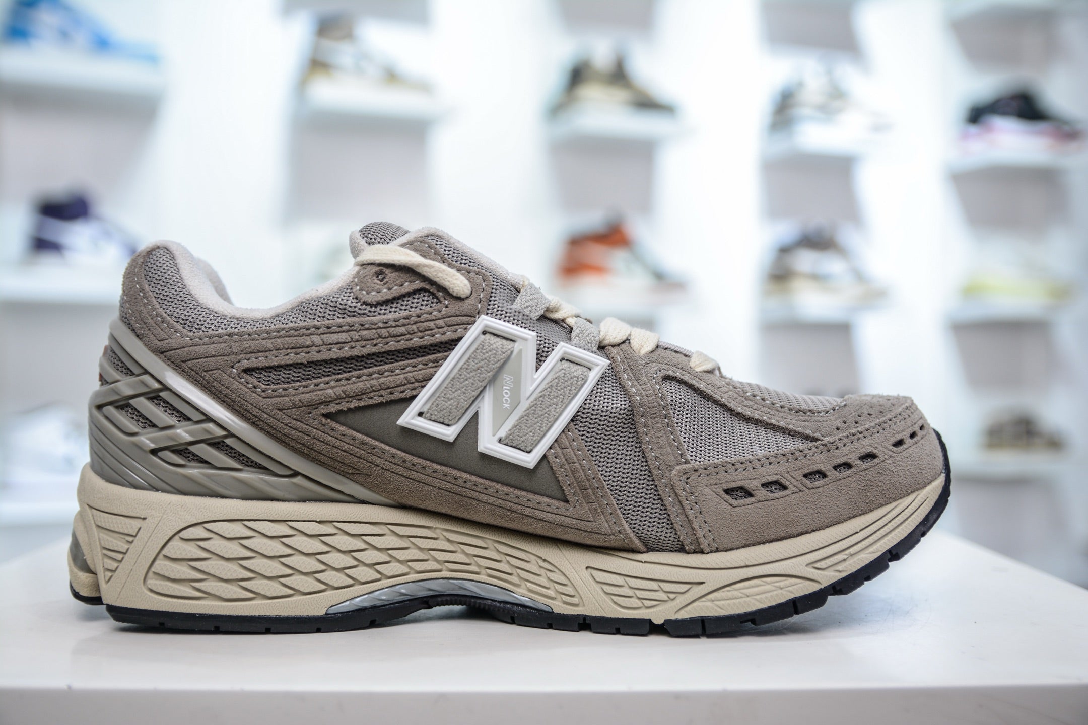 New Balance 1906R