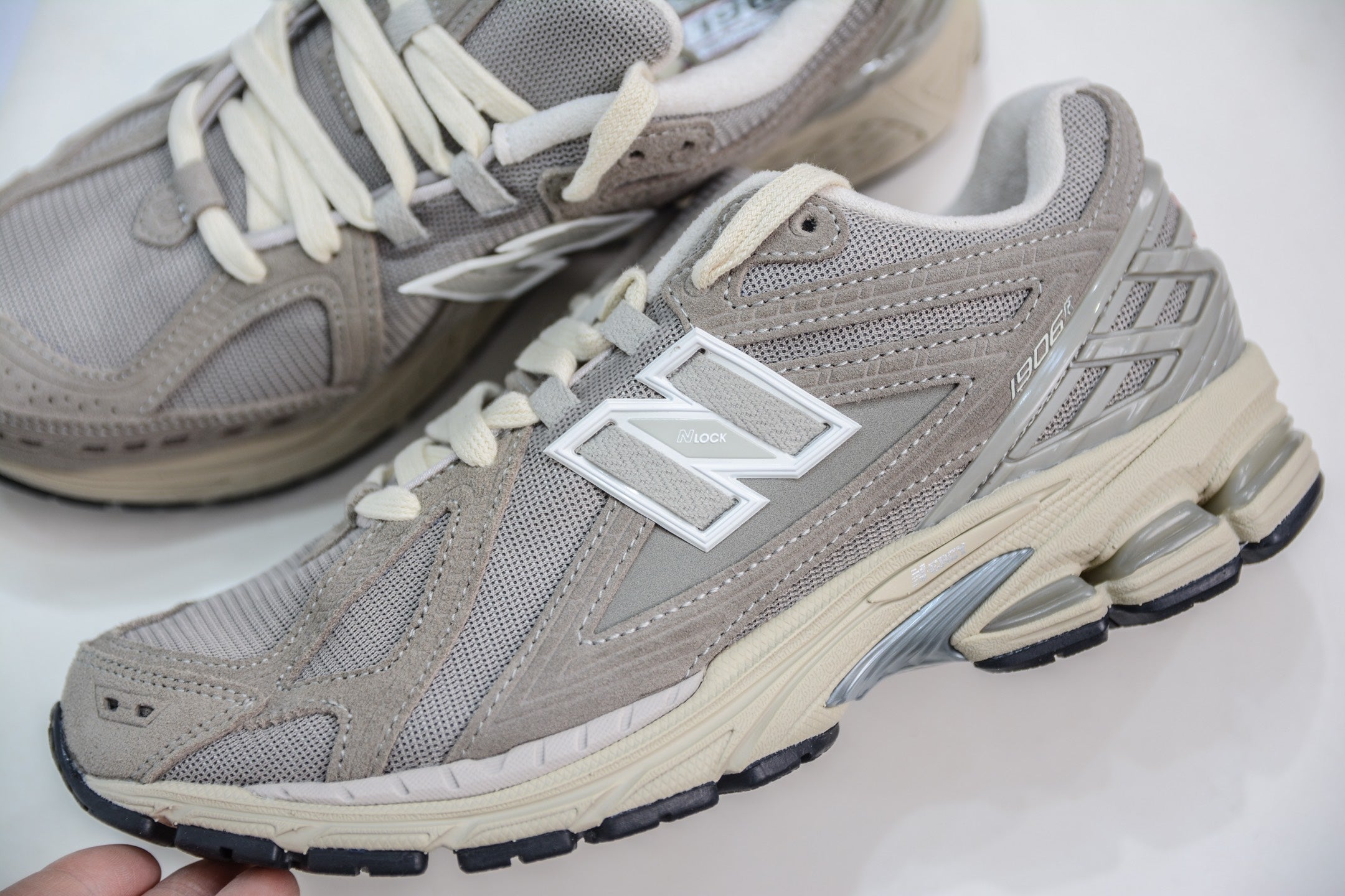 New Balance 1906R
