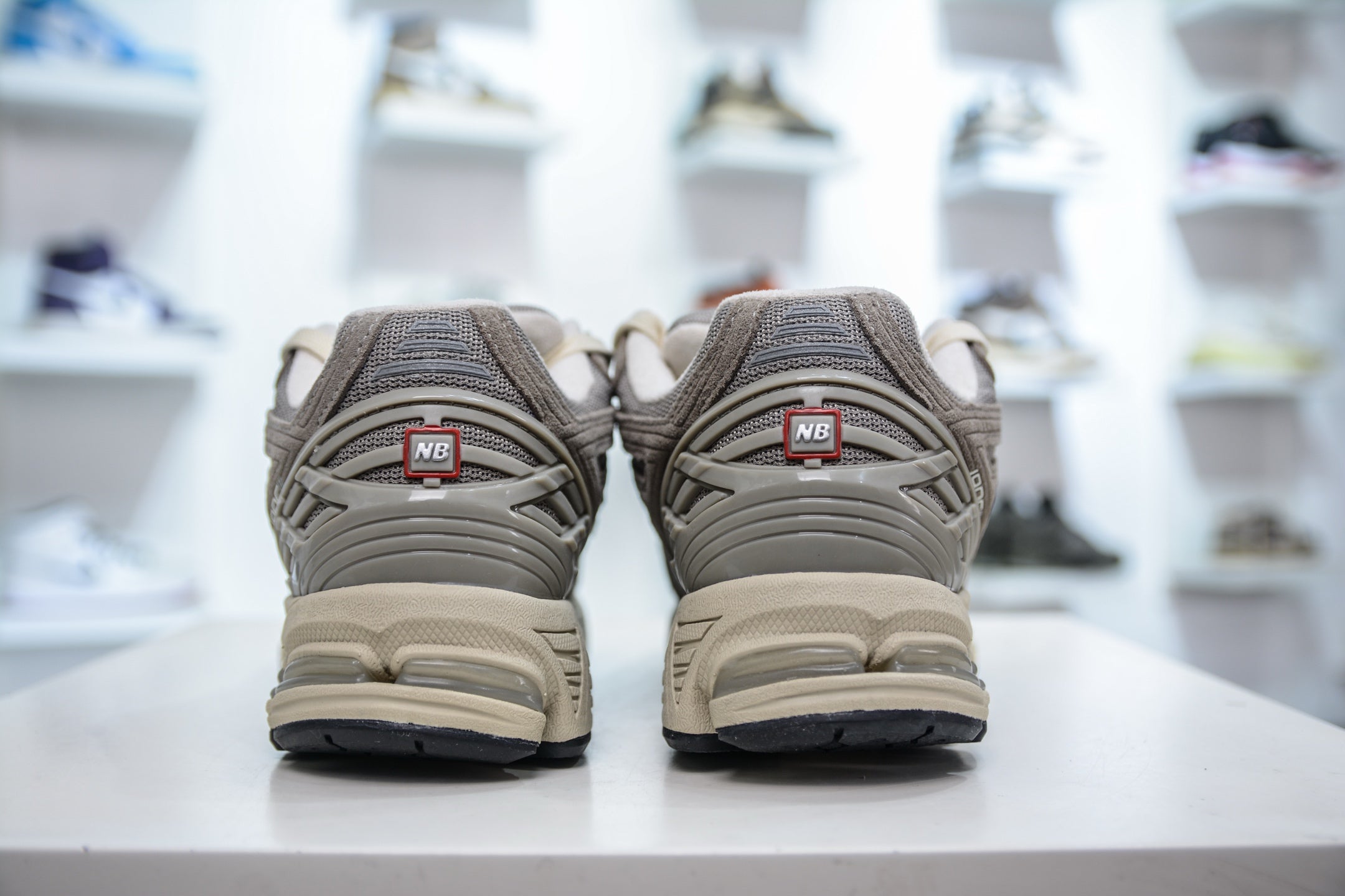 New Balance 1906R