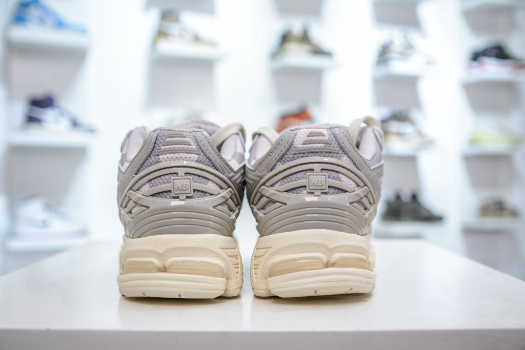 New Balance 1906R