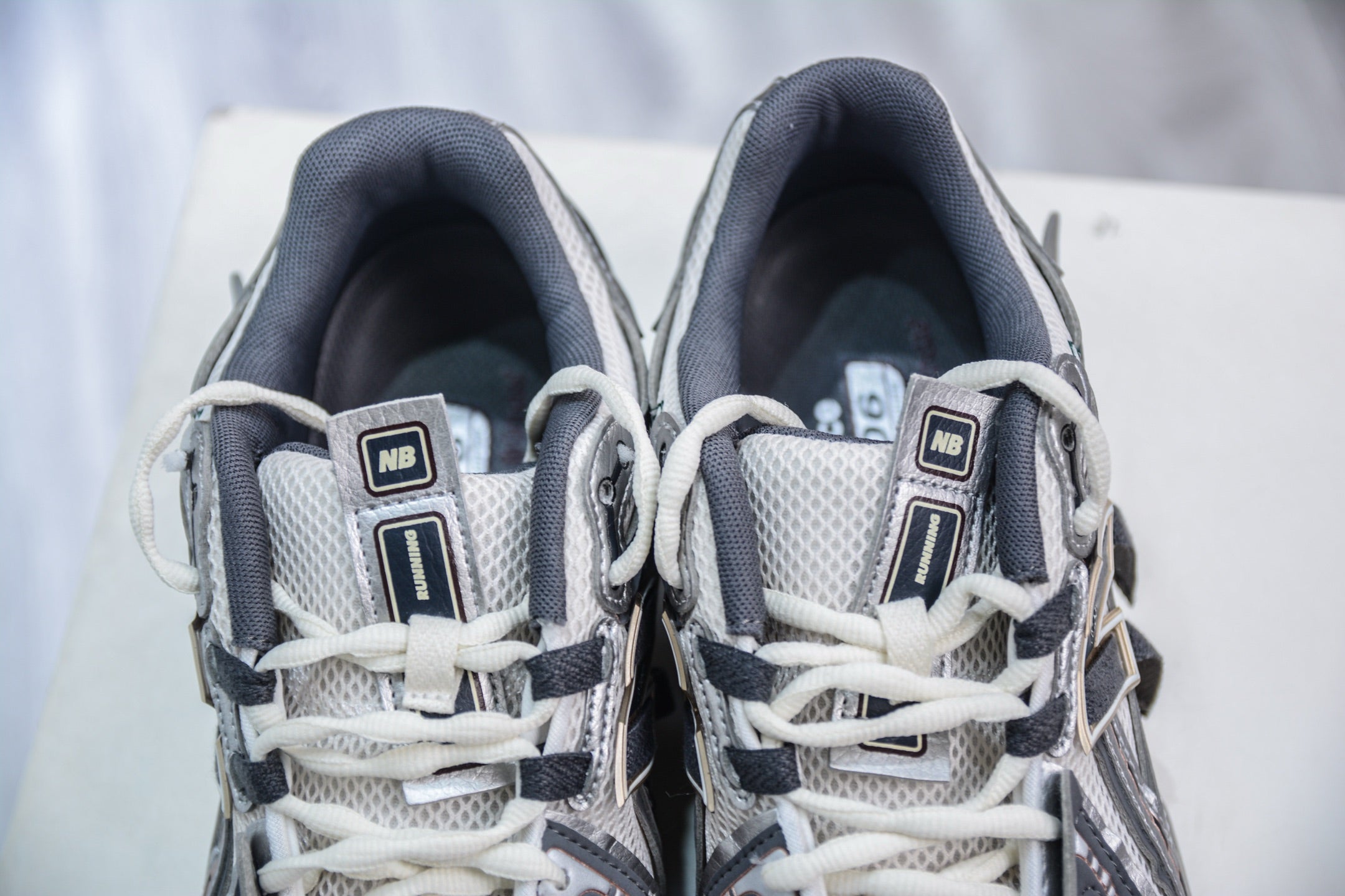 New Balance 1906R