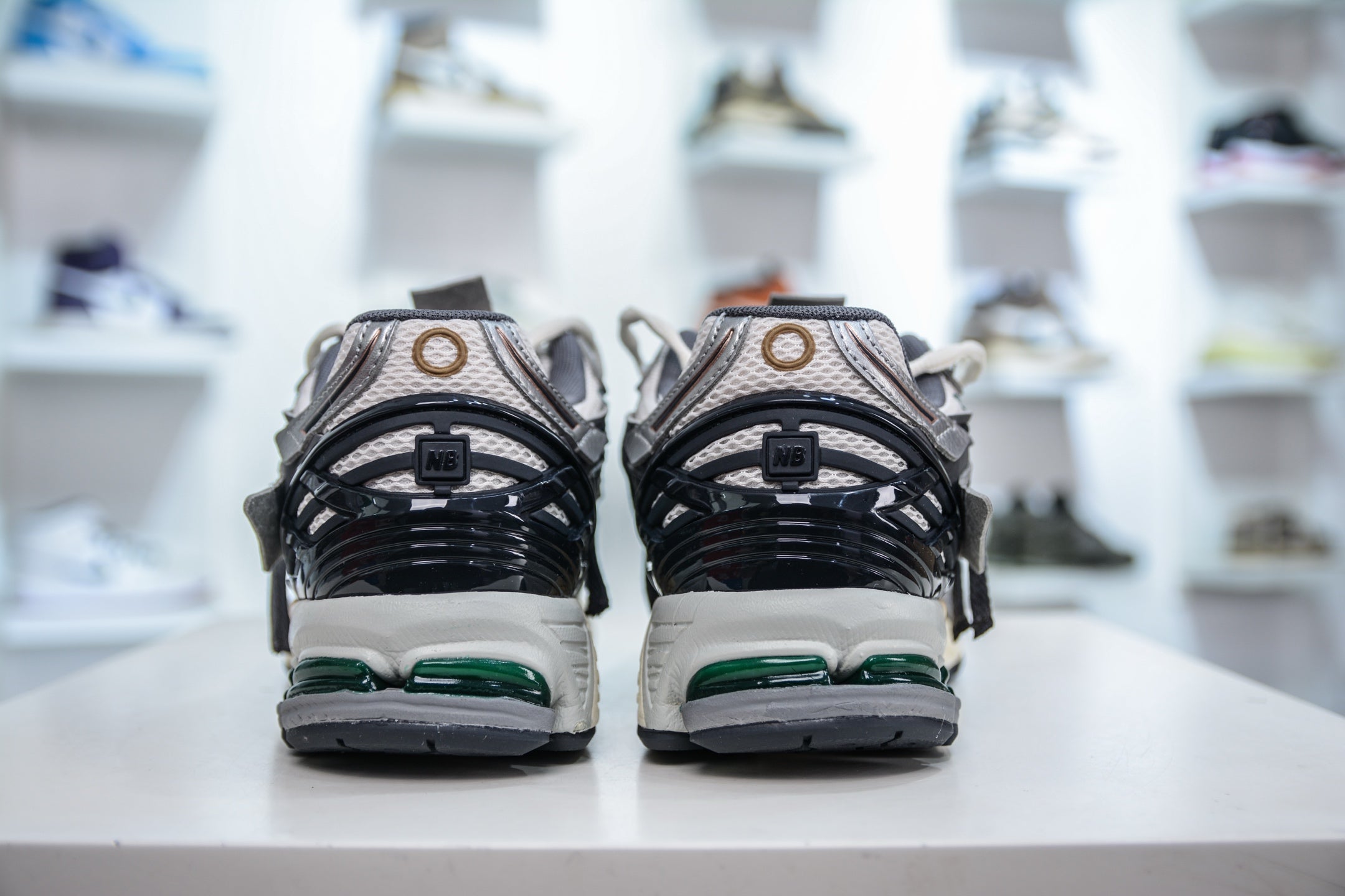 New Balance 1906R