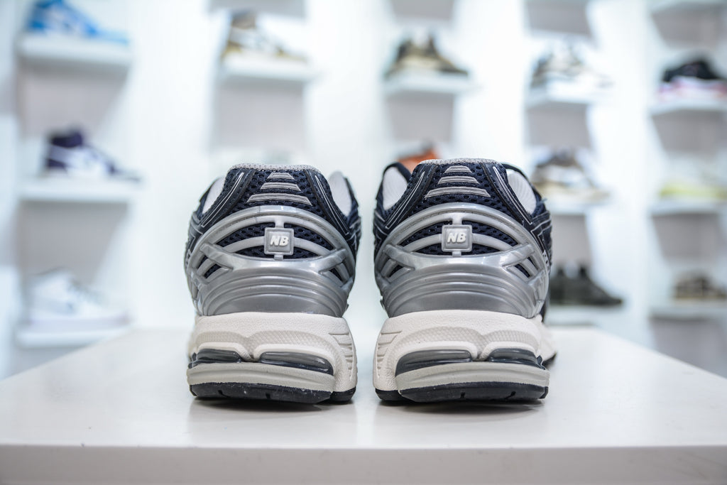 New Balance 1906R