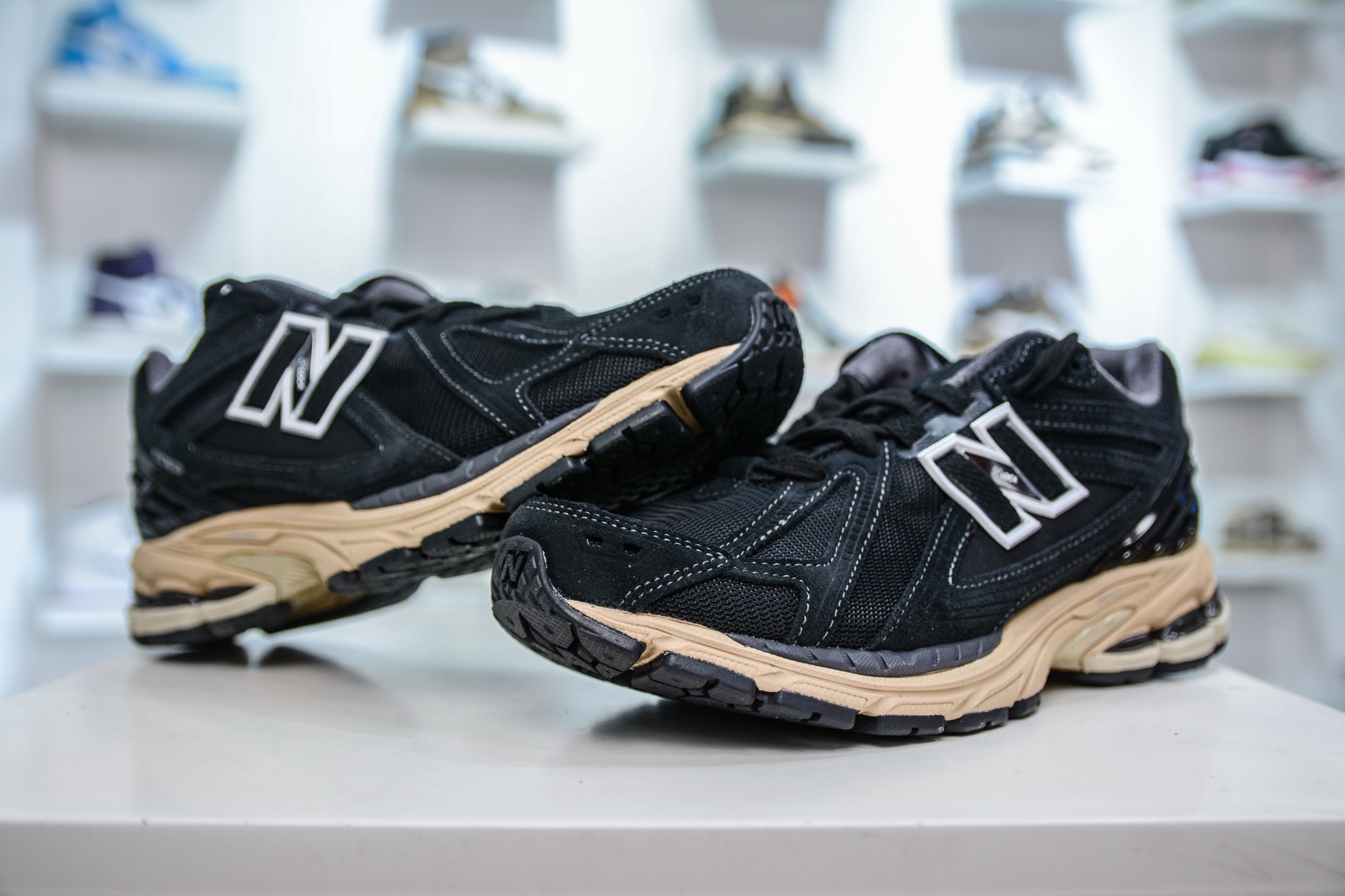 New Balance 1906R