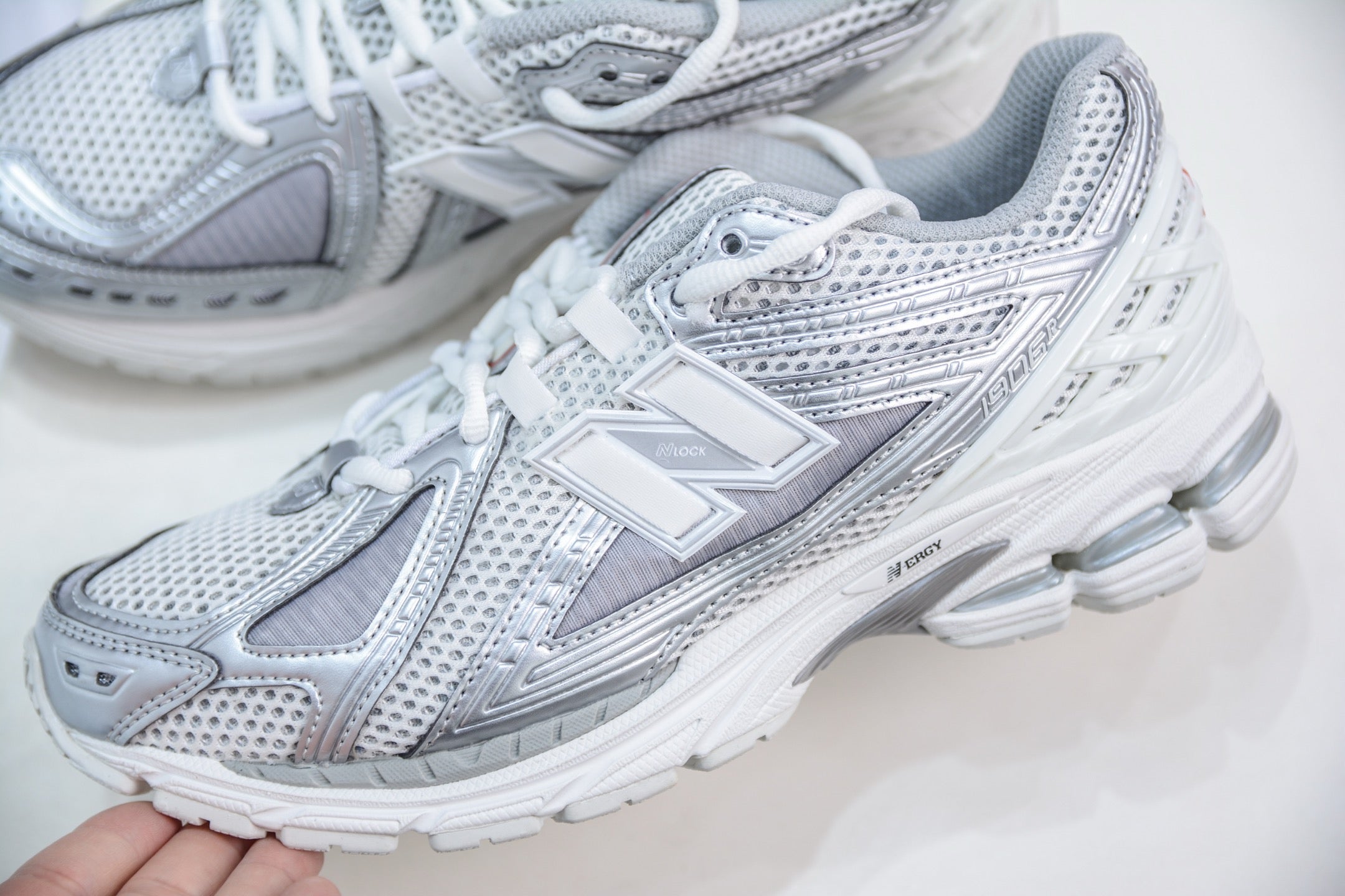 New Balance 1906R