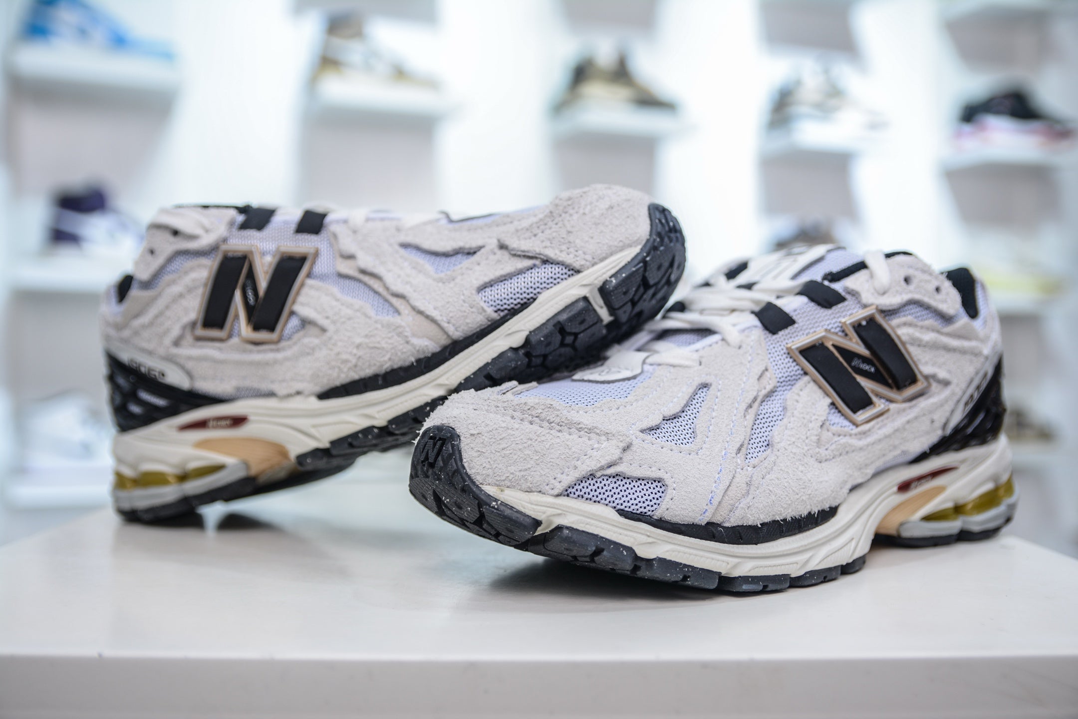 New Balance 1906R