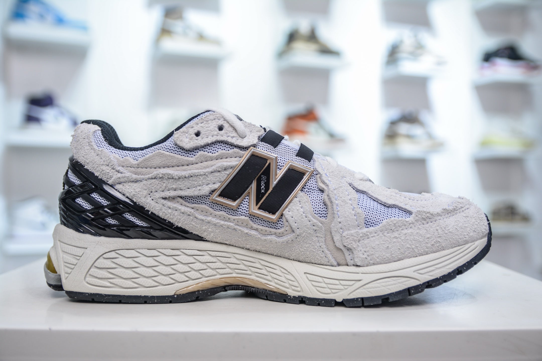 New Balance 1906R