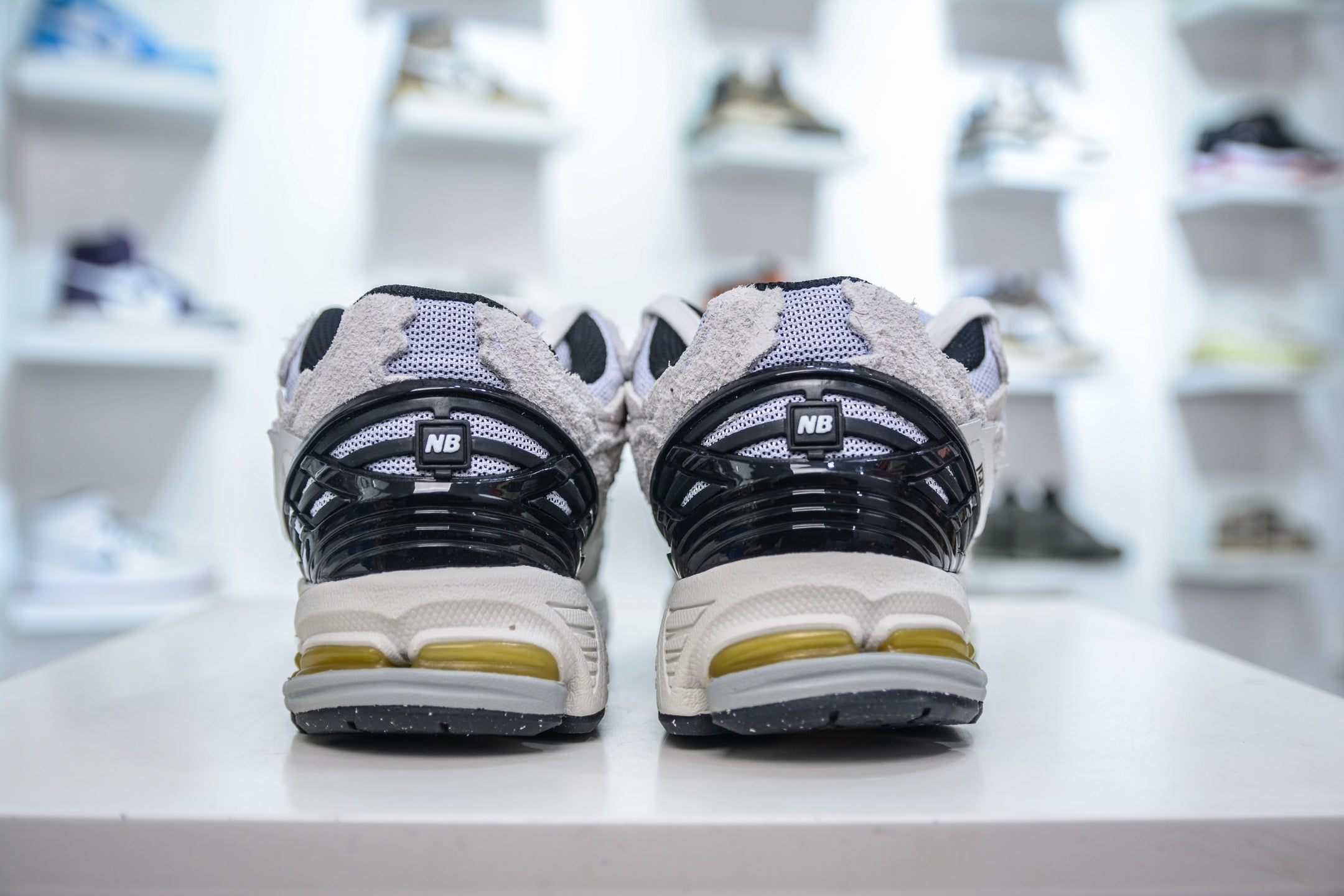 New Balance 1906R