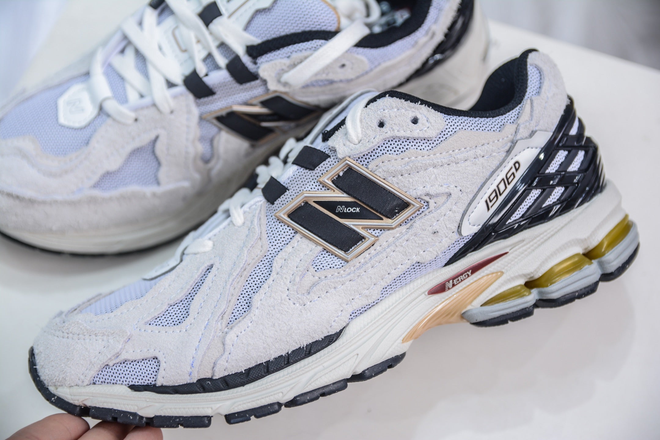 New Balance 1906R