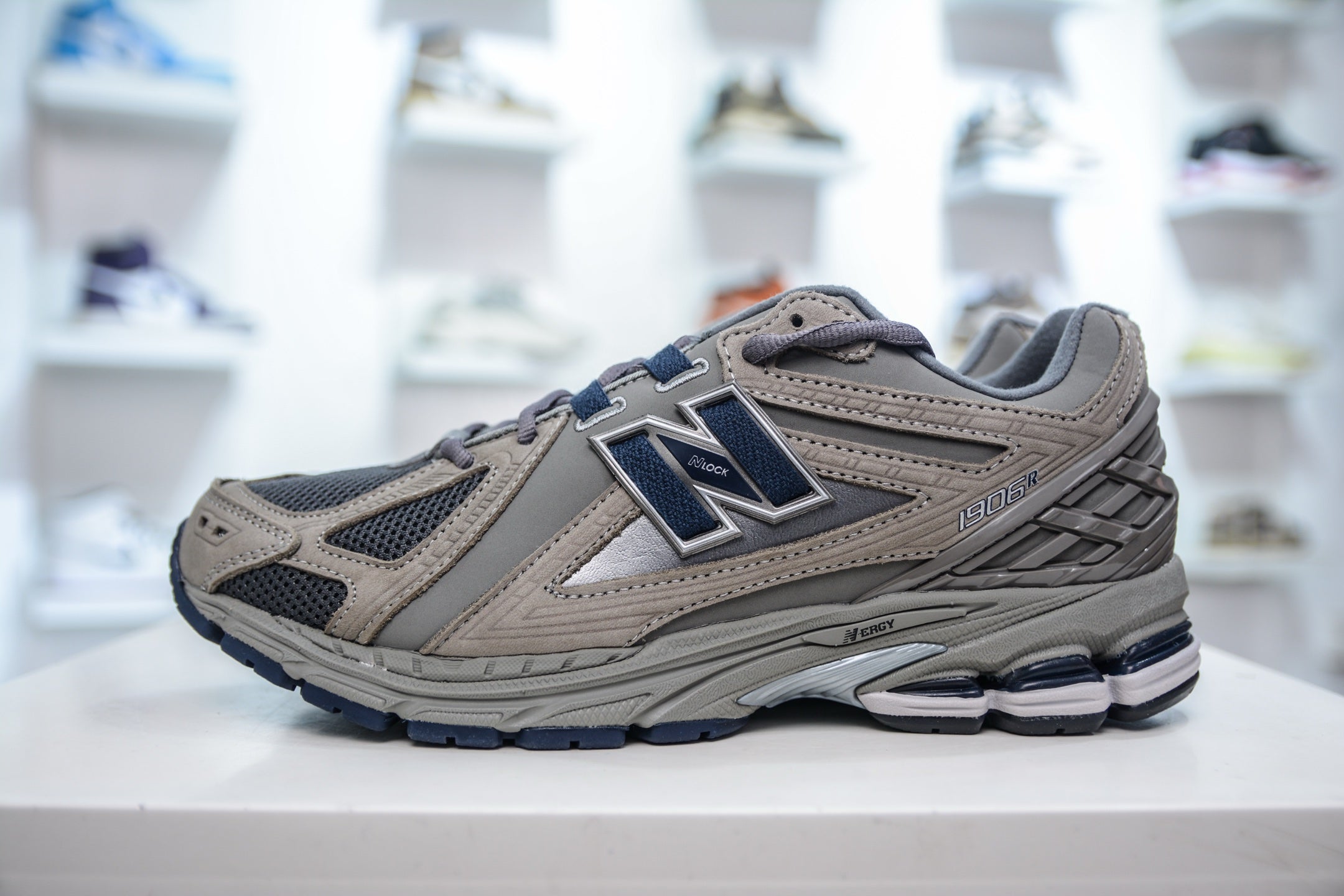 New Balance 1906R
