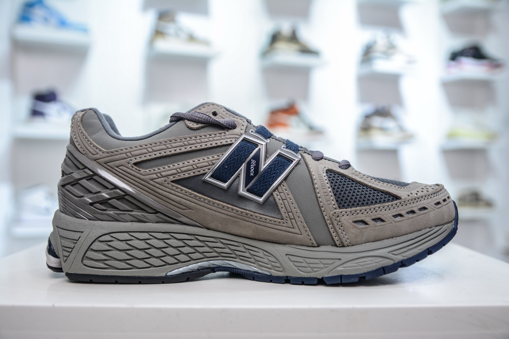 New Balance 1906R