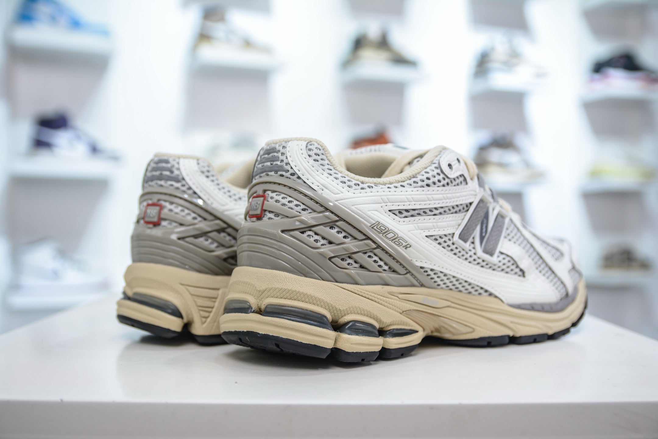 New Balance 1906R
