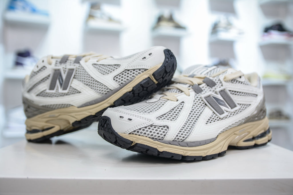 New Balance 1906R