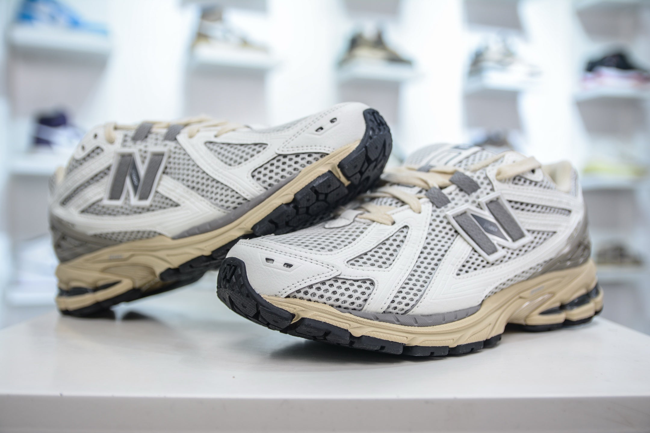 New Balance 1906R