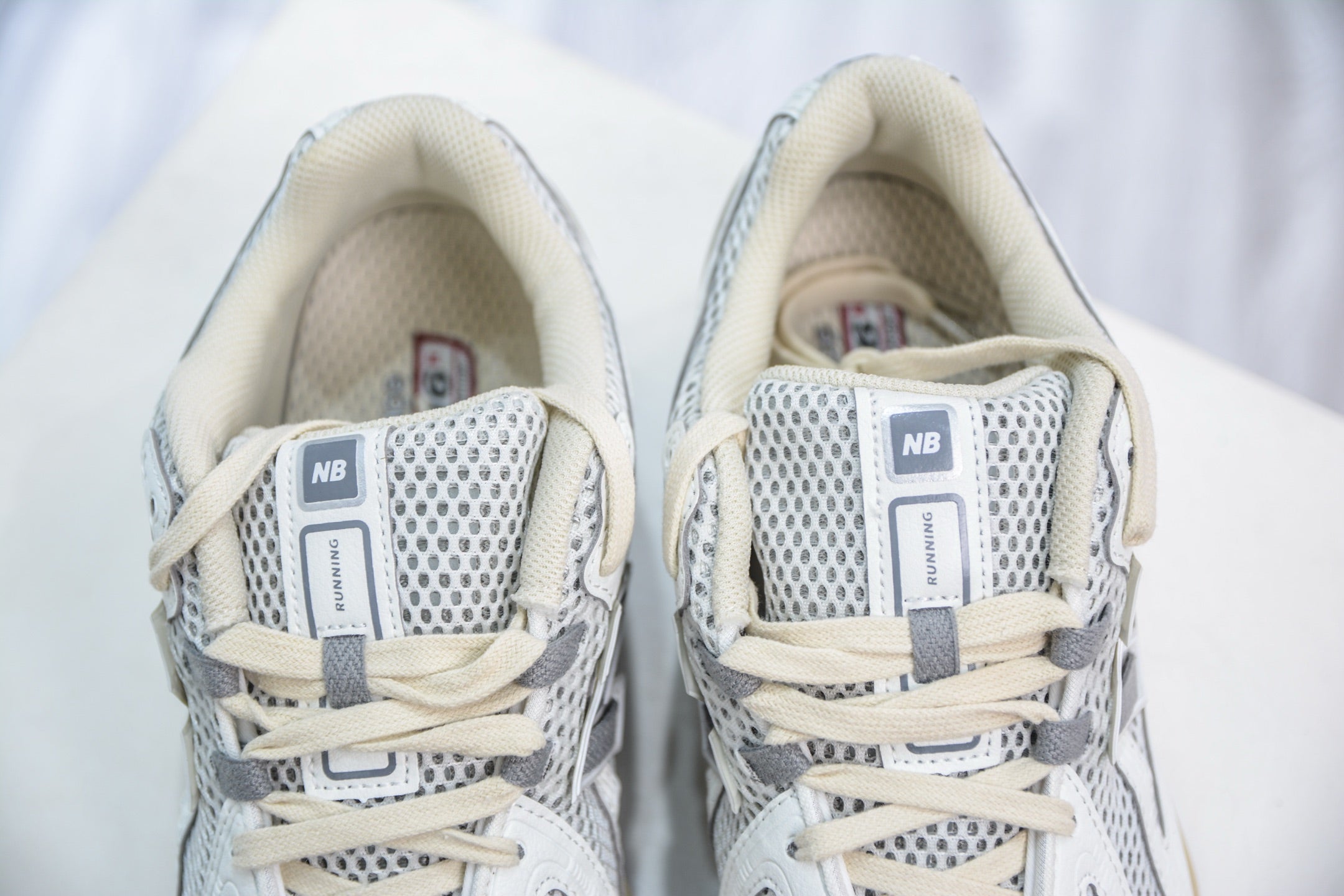 New Balance 1906R
