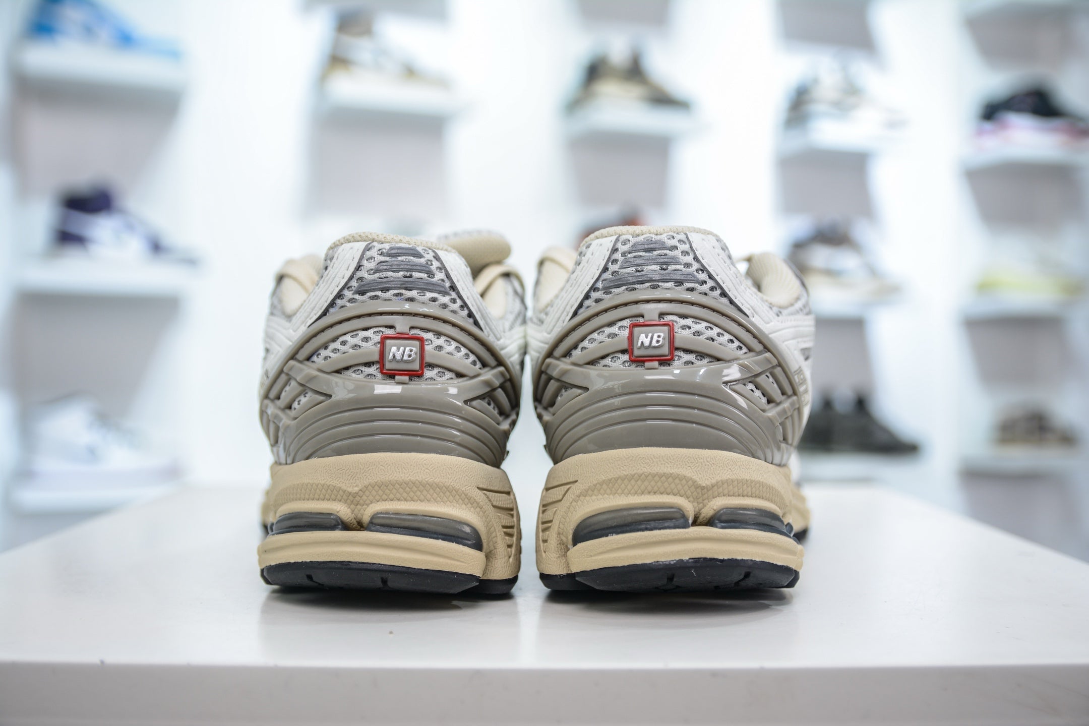 New Balance 1906R