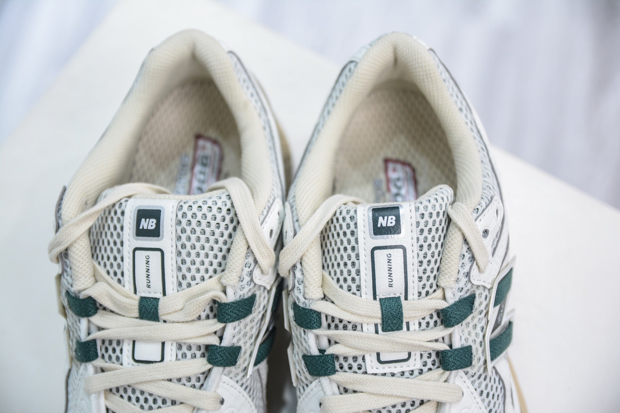 New Balance 1906R