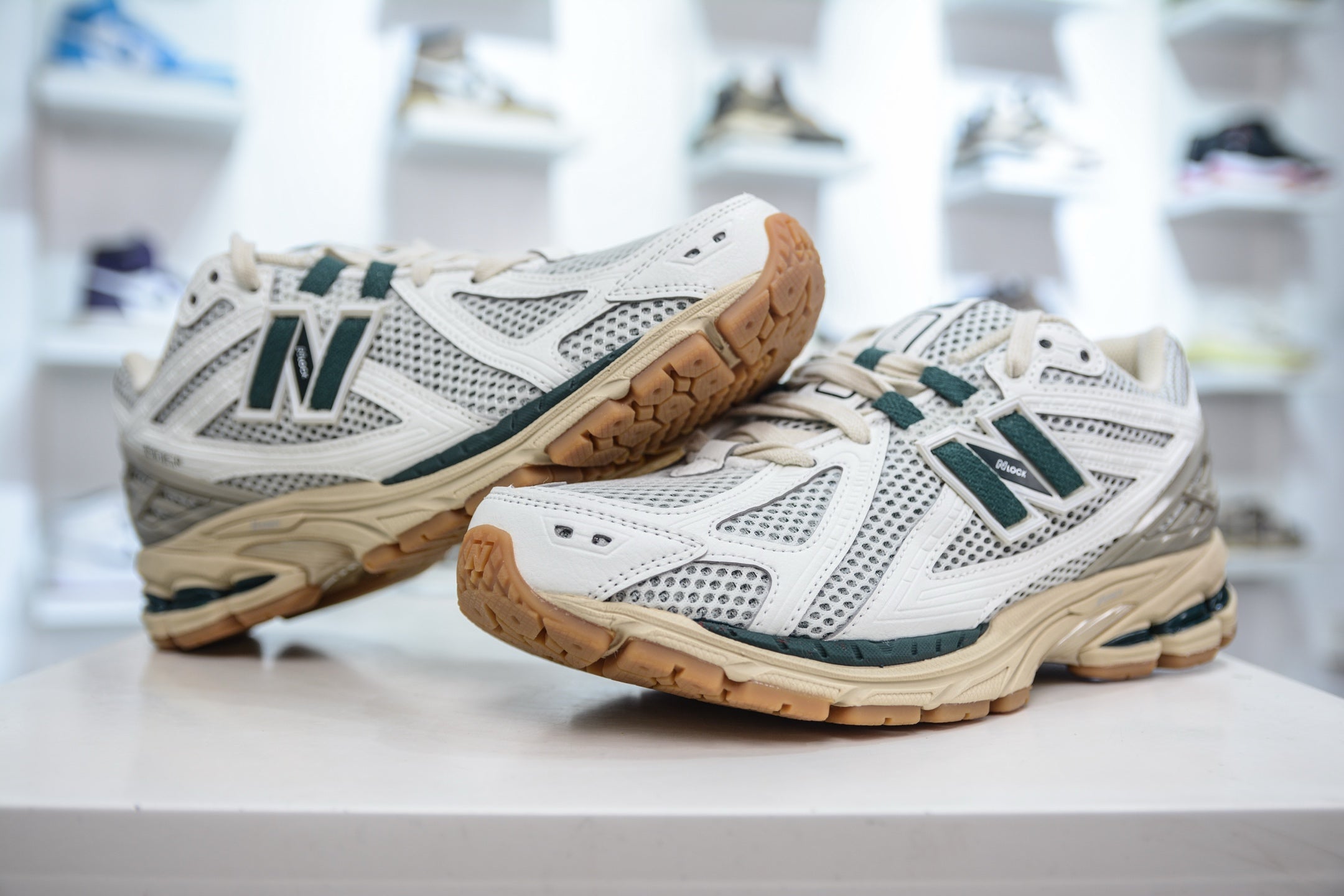 New Balance 1906R