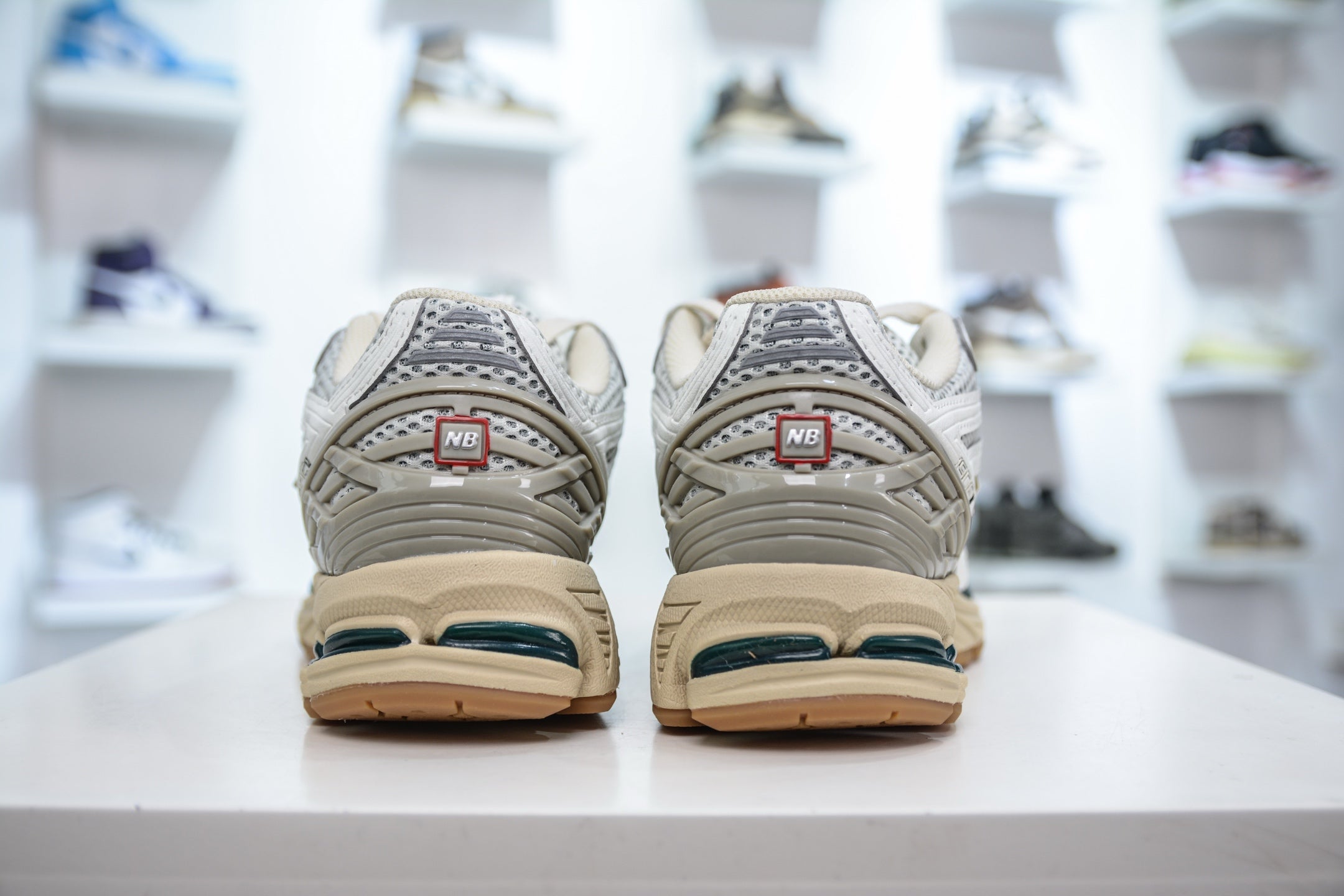 New Balance 1906R
