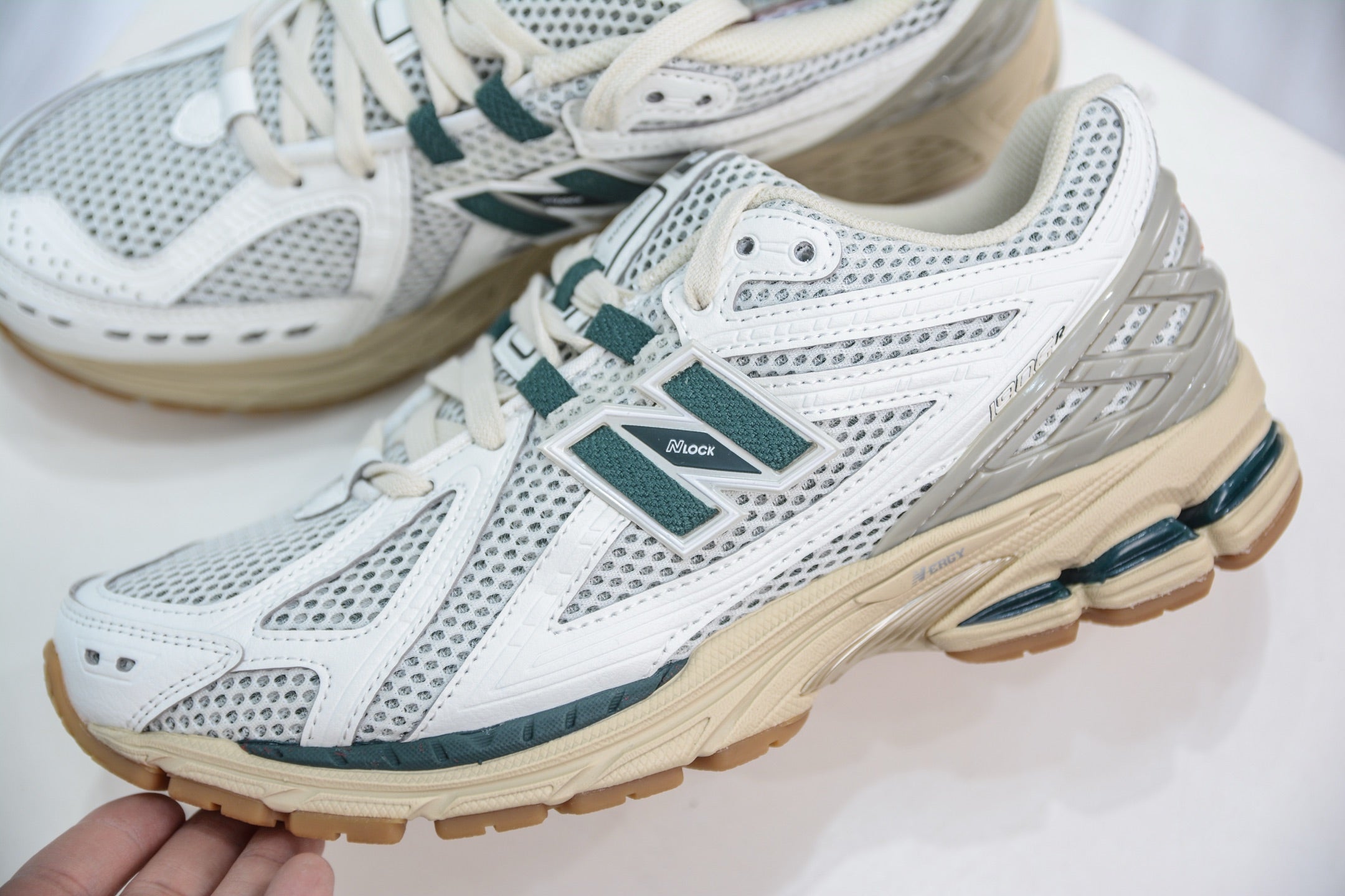 New Balance 1906R