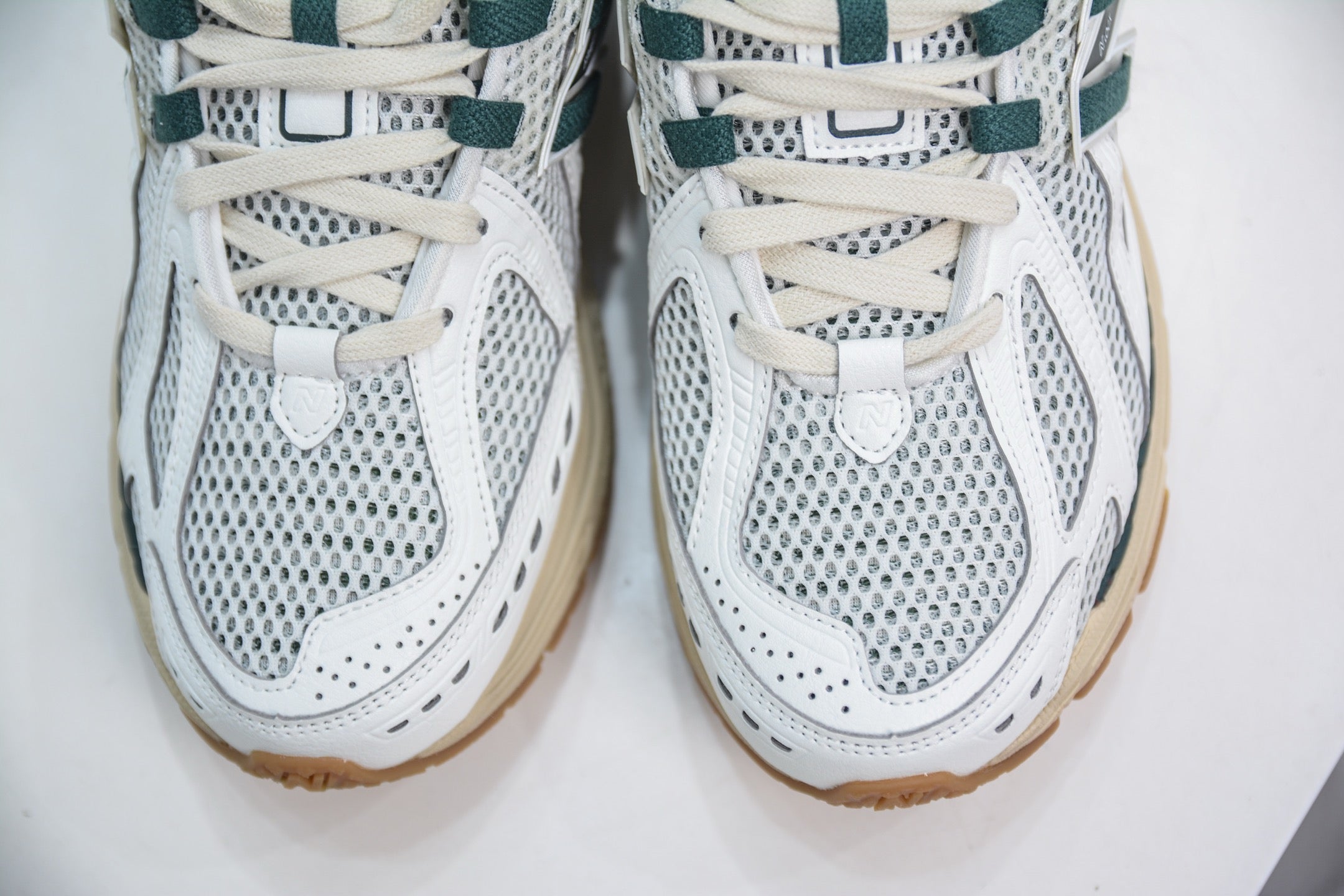 New Balance 1906R