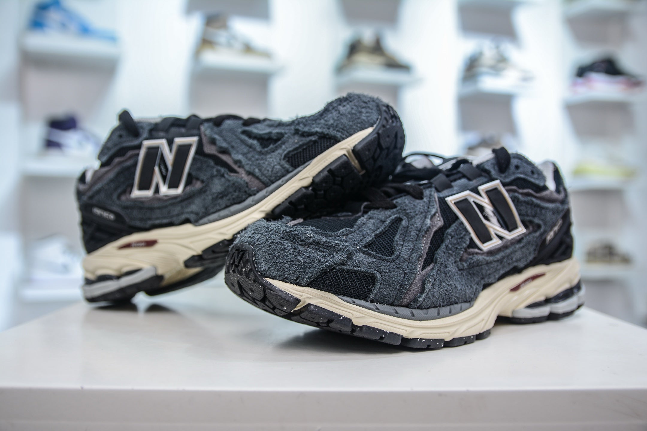 New Balance 1906R