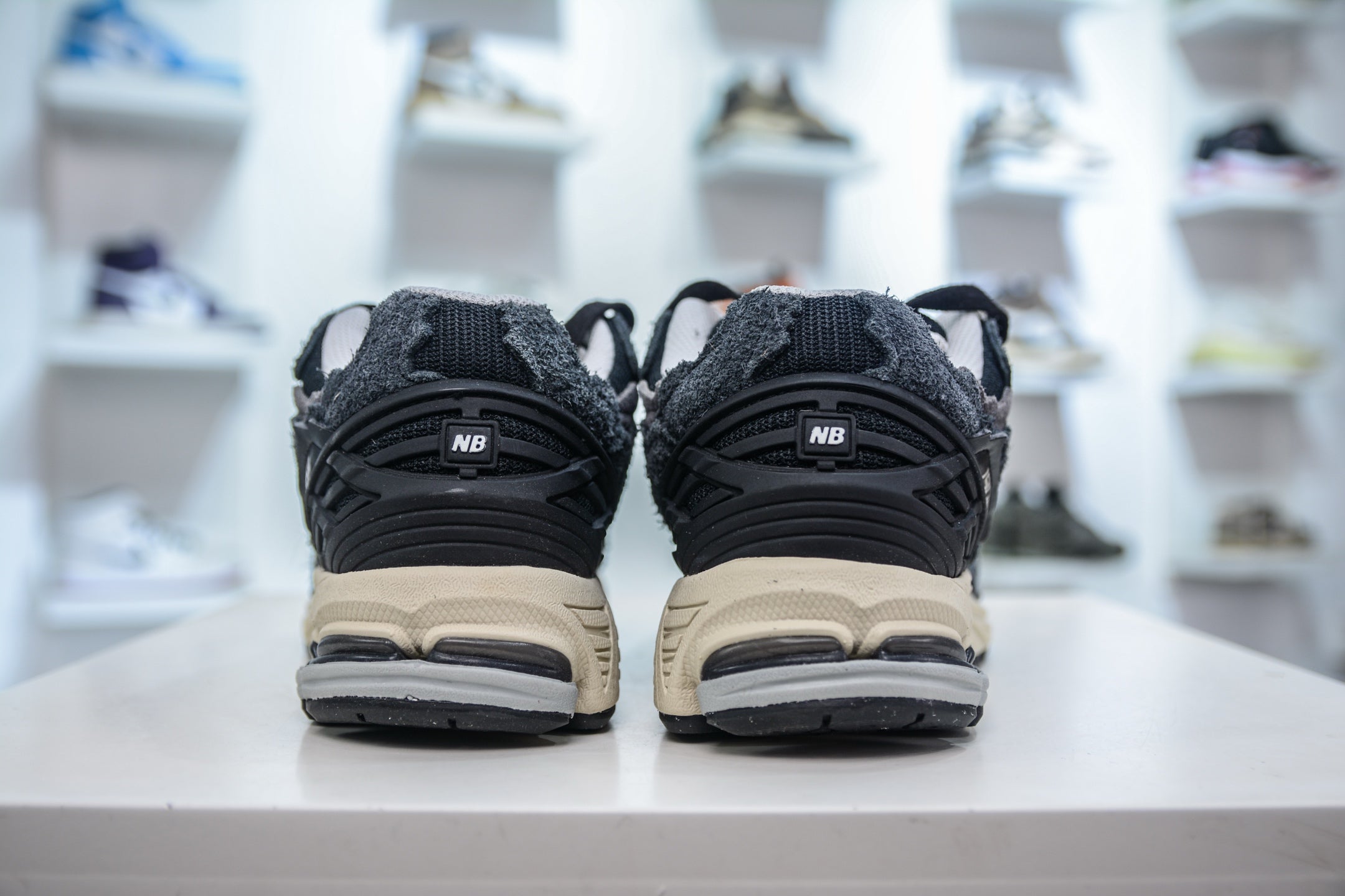 New Balance 1906R