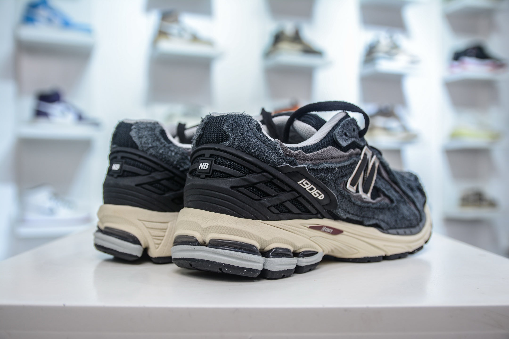 New Balance 1906R