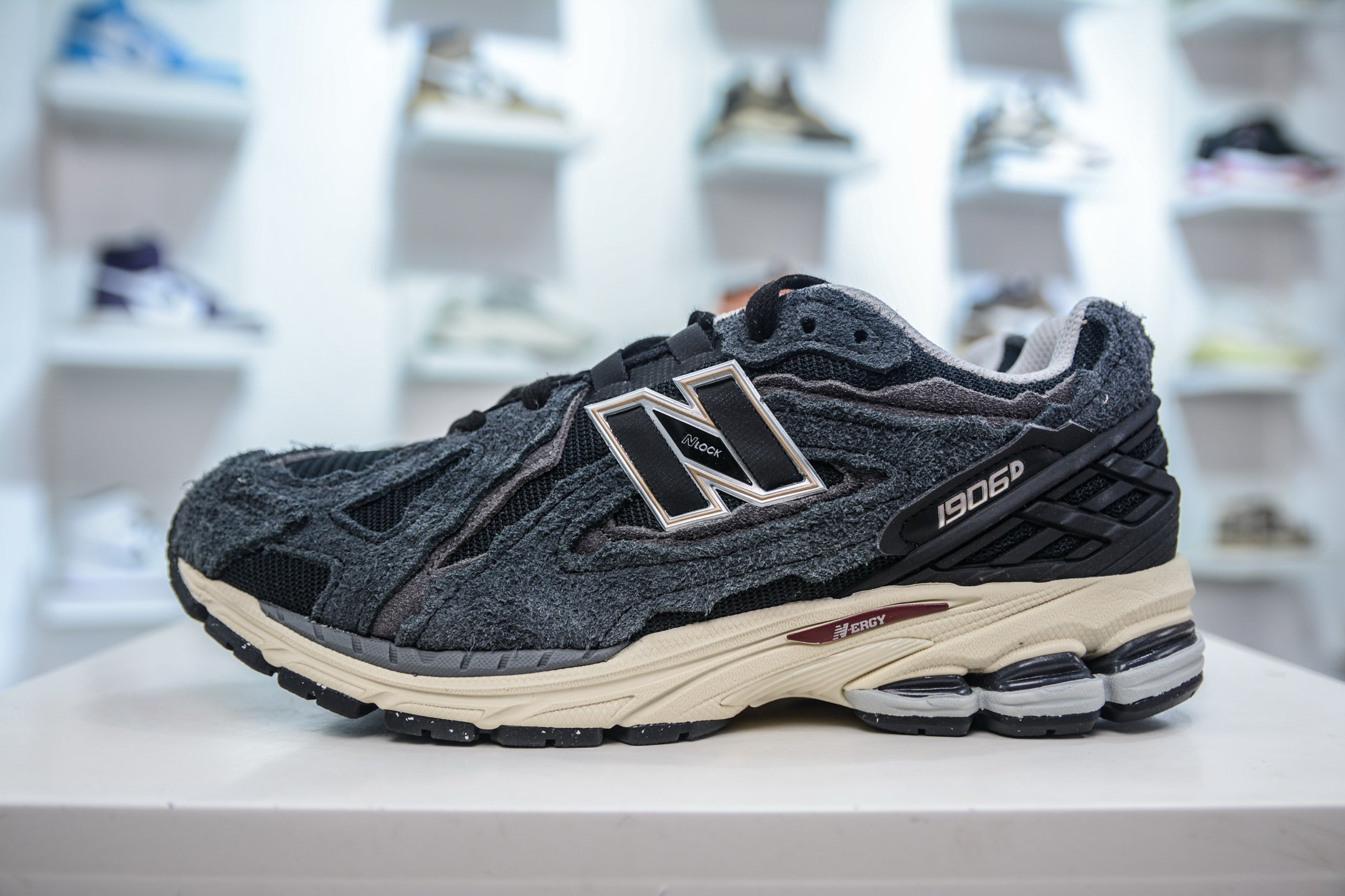 New Balance 1906R